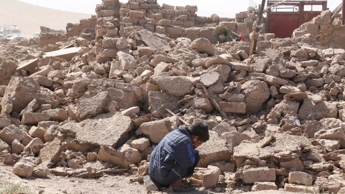 afganistan-da-depremde-olu-sayisi-622