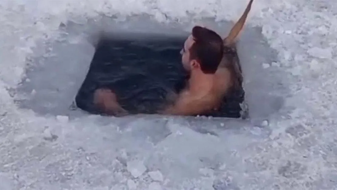 cildir-golu-nde-eksi-20-derecede-yuzme-cilginligi