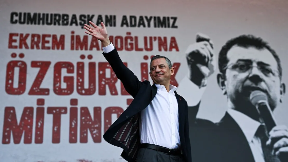 ozgur-ozel-korkuyu-ve-yorgunlugu-unuttuk