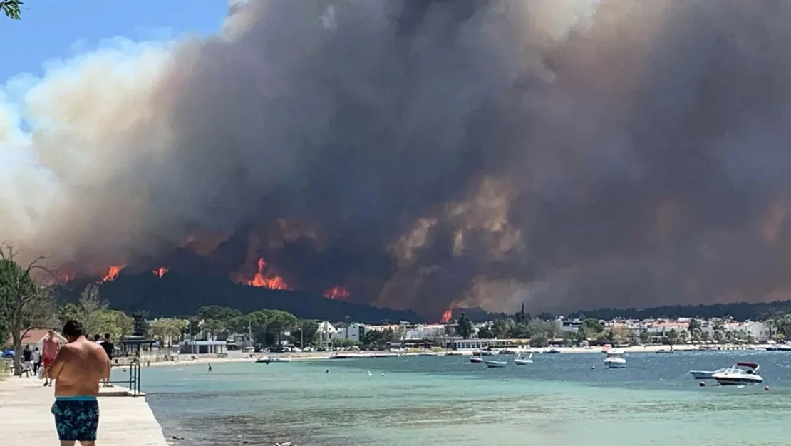 canakkale-de-yangin-havadan-karadan-mudahale-devam-ediyor