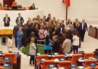 chp-li-vekiller-kursuyu-isgal-etti