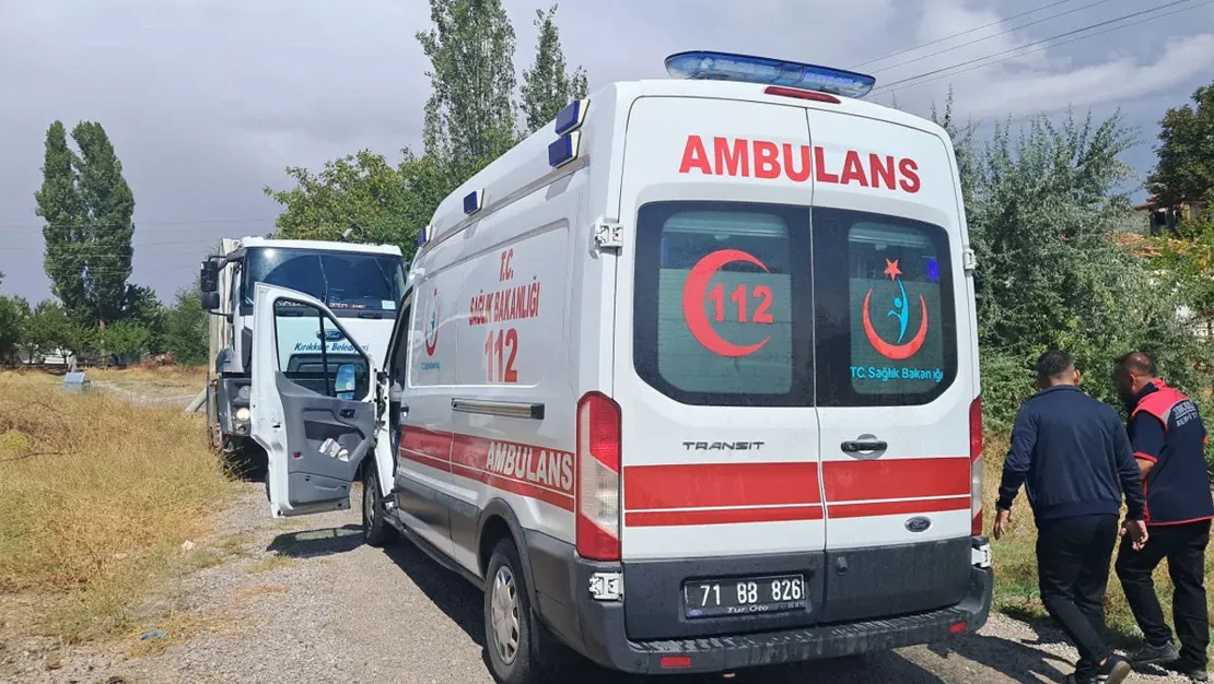 cop-kamyonu-geri-manevra-yapti-kaza