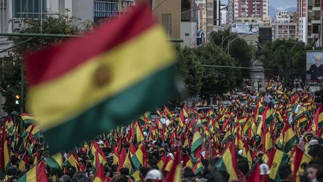 bolivya-da-secmenler-sandiklara-gidiyor