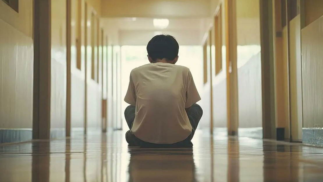 sabikalilar-cocuklarla-temas-eden-alanlardan-yasaklandi