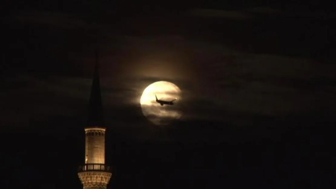istanbul-da-yilin-son-super-kanli-ay-tutulmasi