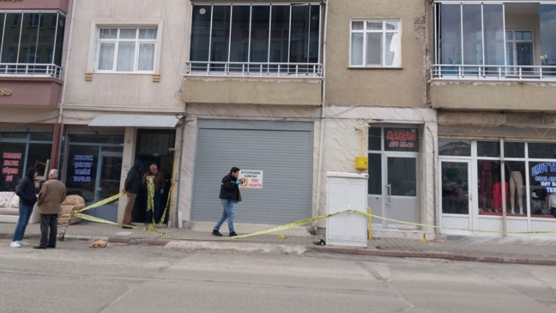 bafra-da-apartman-girisinde-cansiz-bedeni-bulundu