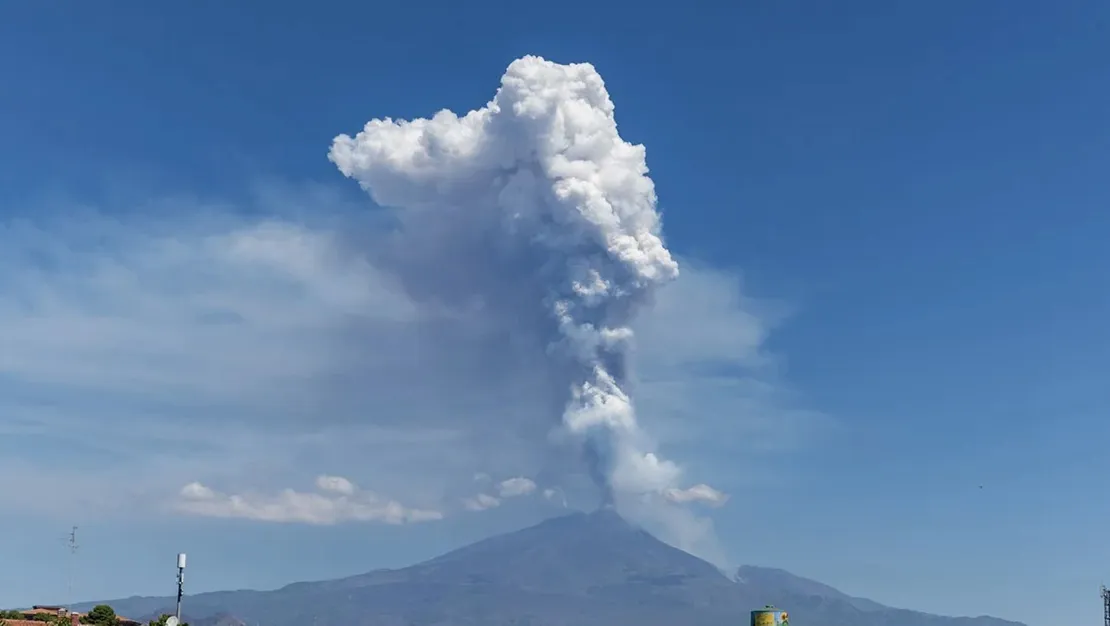 etna-yanardagi-nda-volkanik-patlama-meydana-geldi