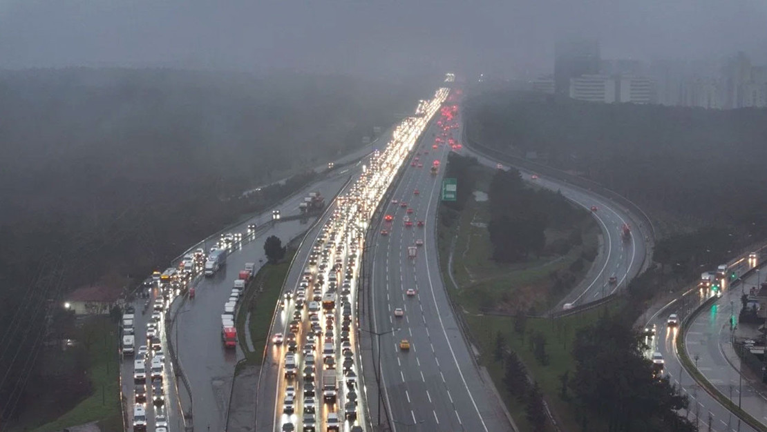 istanbul-da-okullarin-acilmasiyla-trafik-yogunlugu-artti