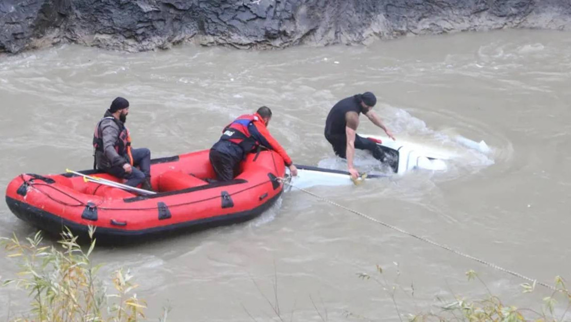 kamyonet-zap-suyu-na-dustu-iki-yarali-hayatini-kaybetti