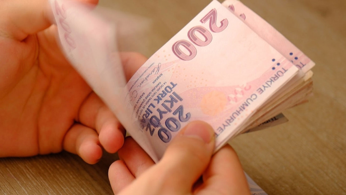 milyonlarca-memur-ve-emeklinin-zam-beklentisi-guncelleniyor