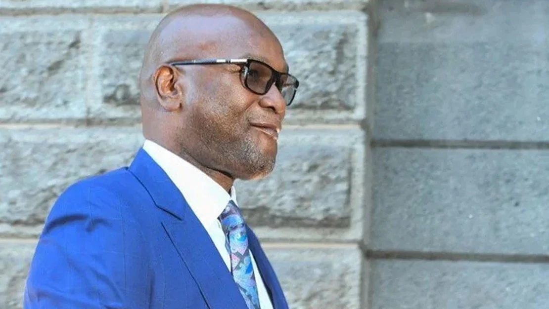 guney-afrika-buyukelcisi-paris-te-camdan-dustu