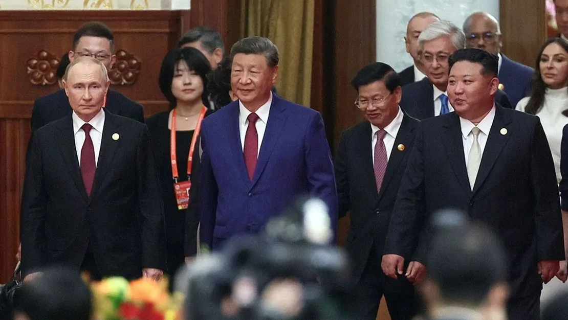 cin-de-toren-putin-kim-si-birlikte