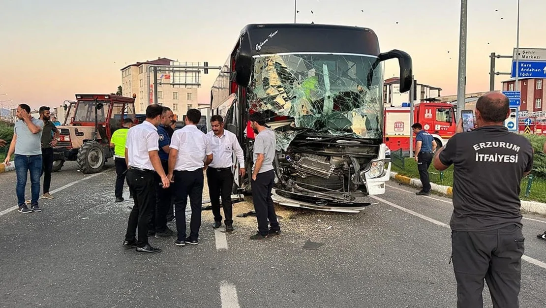 horasan-da-otobus-traktorle-carpisti