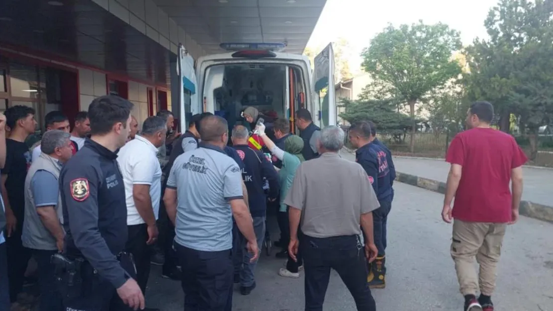 anne-kanalda-dusen-cocugunu-kurtardi