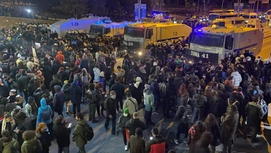 istanbul-ve-ankara-da-imamoglu-protestolari