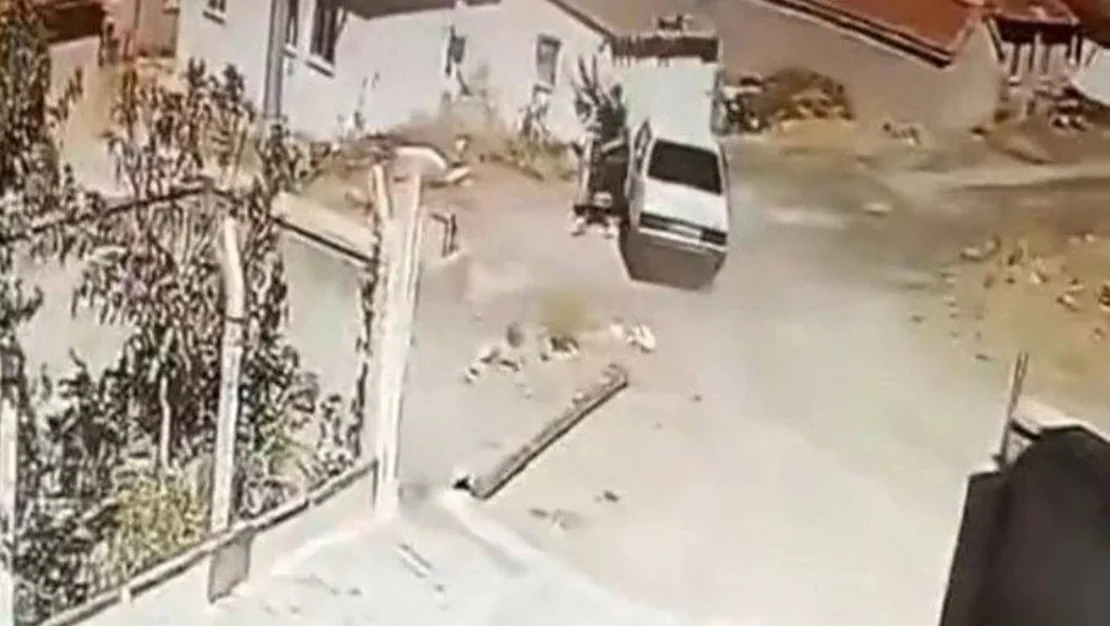 dikmen-koyu-nde-aracta-yilan-panigi-yasandi