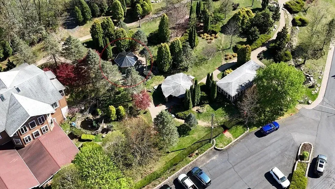 feto-mezari-camiyle-cevrildi-kriz-var