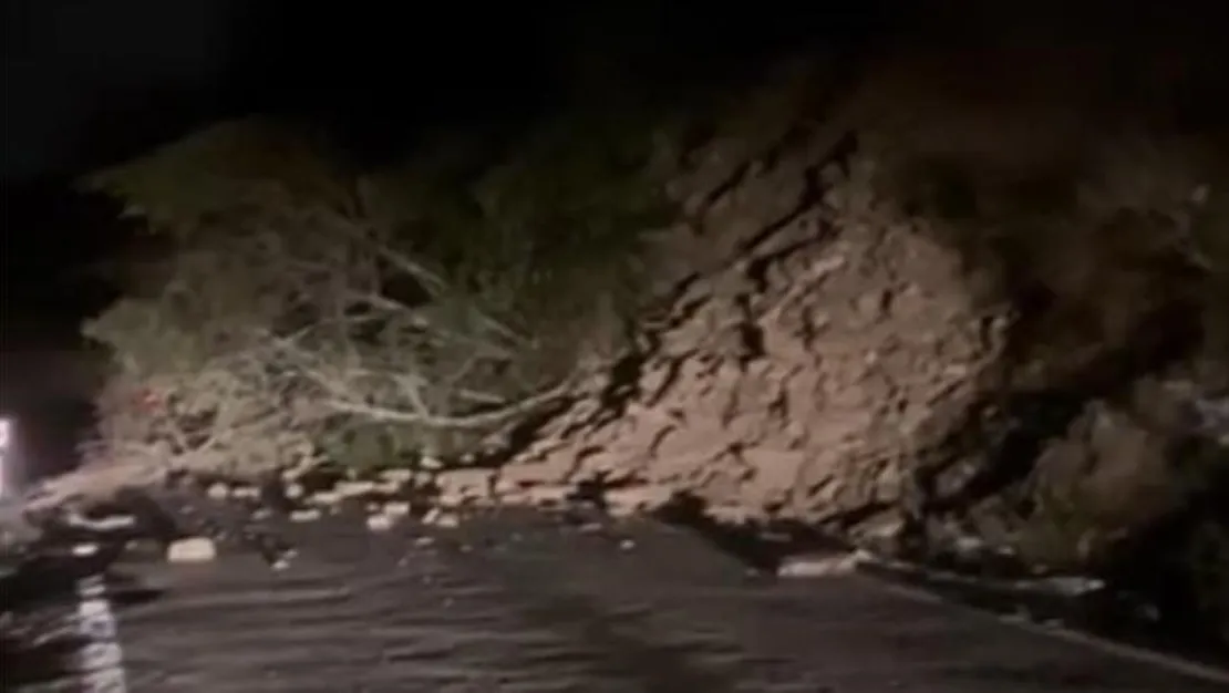 heyelan-sebebiyle-cide-doganyurt-yolu-kapandi