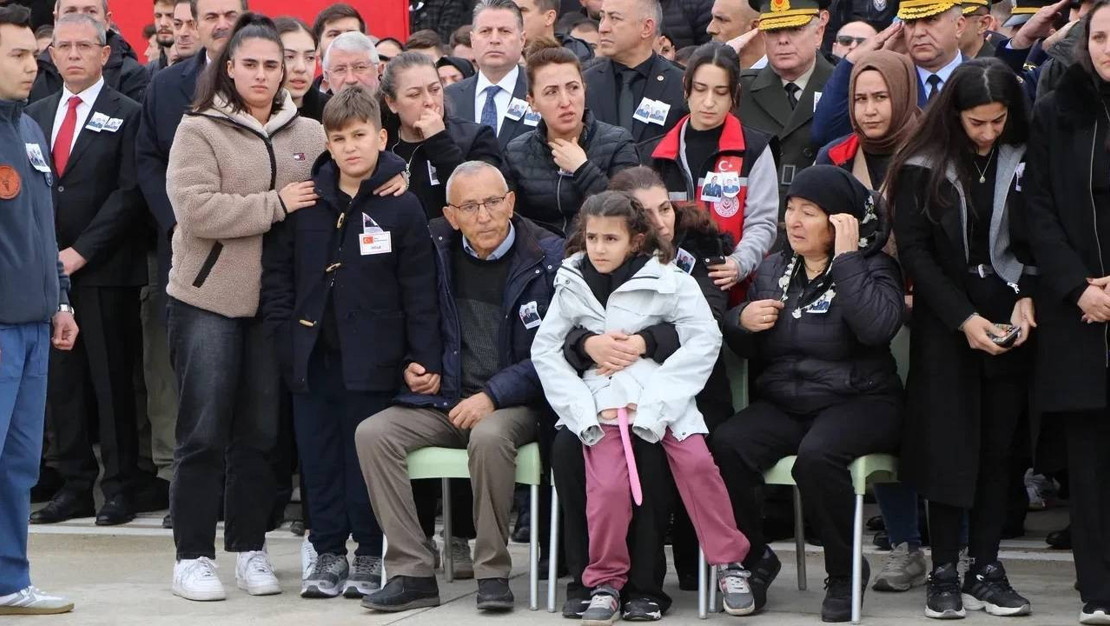 sehit-ailesinin-yurek-burkan-bekleyisi