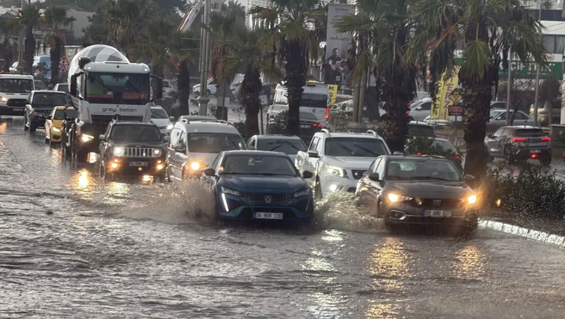 bodrum-da-saganak-yagis-hayati-olumsuz-etkiledi