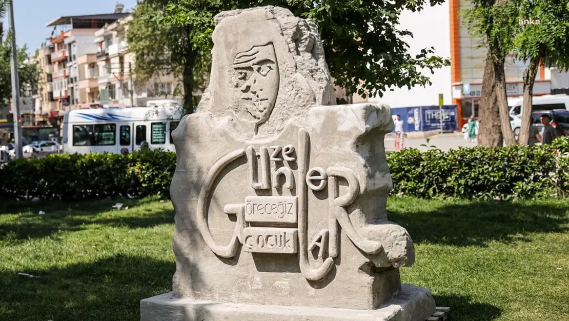 buca-belediyesi-edip-akbayram-heykeli