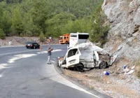 yolcu-otobusuyle-minibus-carpisti-1-olu-1-yarali