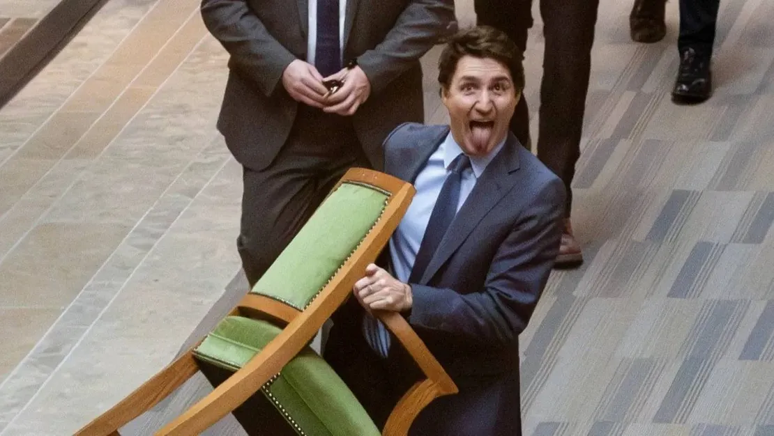 trudeau-parlamento-dan-sandalyesiyle-ayrildi