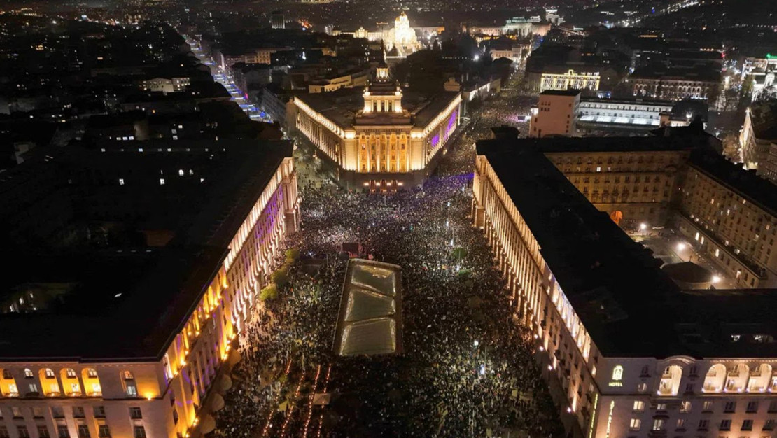 bulgaristan-hukumeti-protestolar-sonrasi-istifa-etti