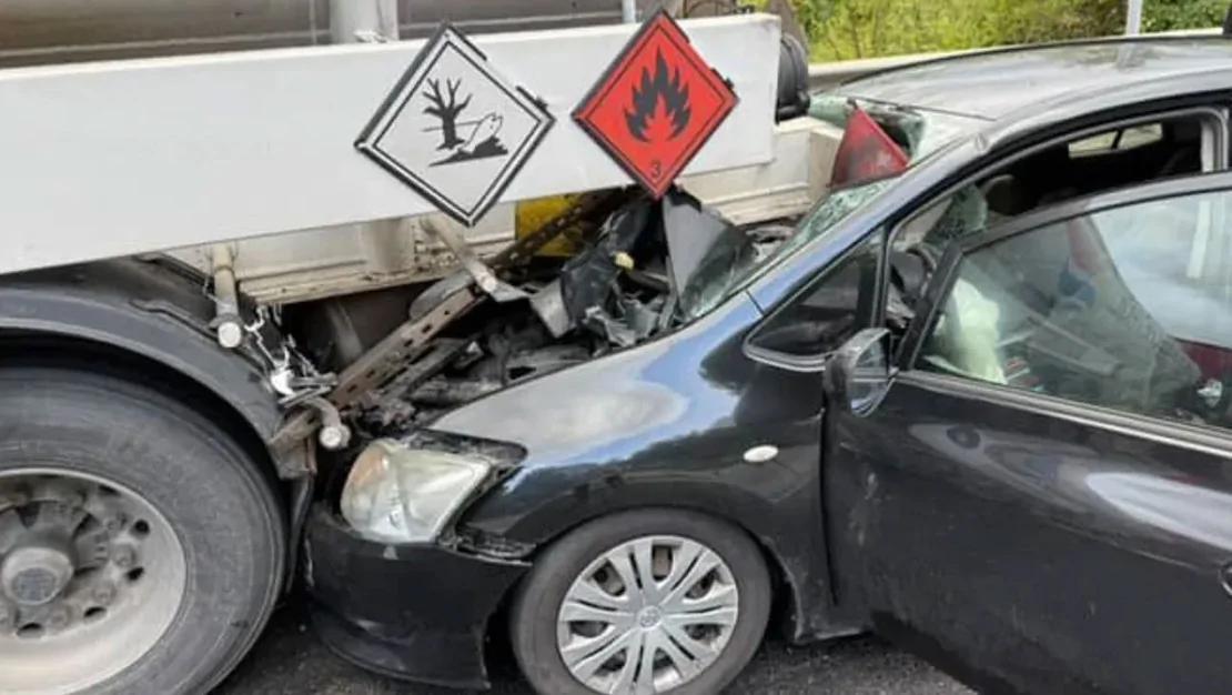duzce-de-feci-kaza-otomobil-tankere-carpti