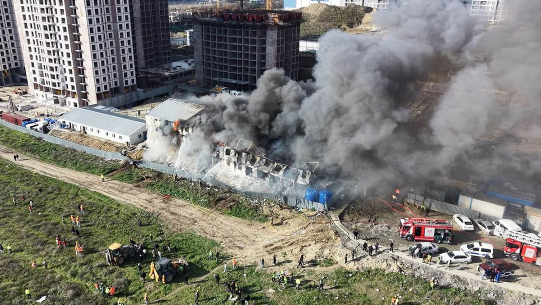 esenyurt-ta-iscilerin-konteynerinde-yangin-cikti