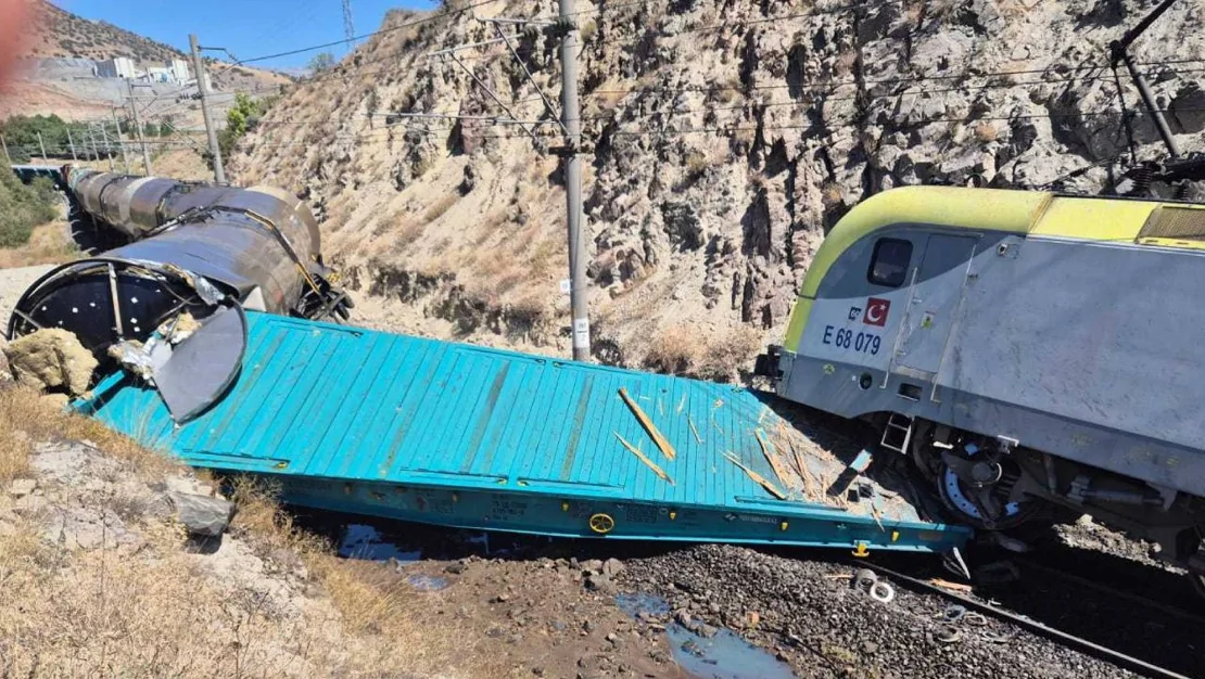 hekimhan-da-iki-tren-carpisti