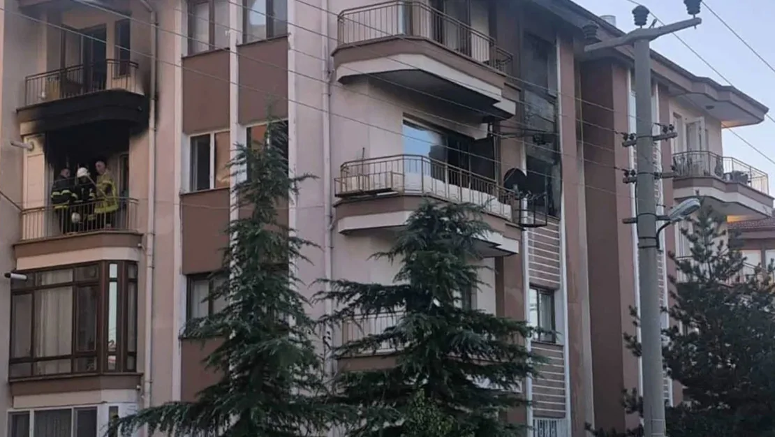 afyonkarahisar-da-daire-yangini-meydana-geldi