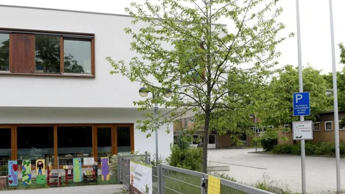 almanya-da-okulda-bicakli-saldiri