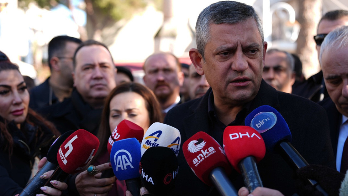 ozgur-ozel-acilista-siyasi-kutuplasmayi-elestirdi