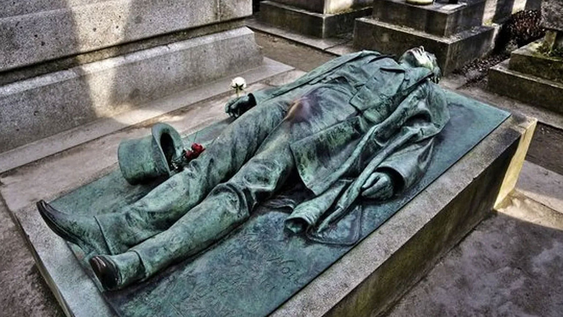 paris-teki-heykel-dogurganlik-efsanesiyle-gundemde