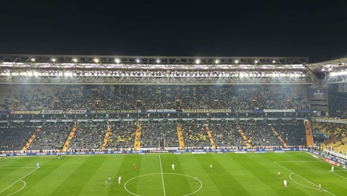 super-lig-de-fenerbahce-tribunleri-bos-kaldi