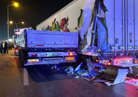 susurluk-ta-ayni-seritte-tir-carpismasi-meydana-geldi