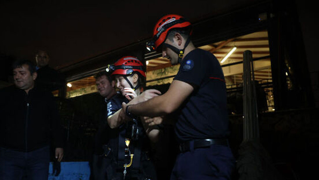 iki-kisi-magarada-6-saat-mahsur-kaldi