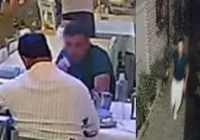 iki-arkadas-hesabi-odemeden-kacti