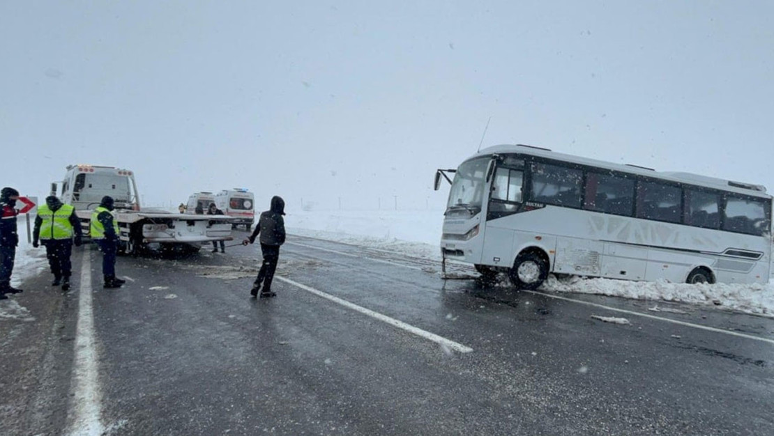 pinarbasi-nda-cenaze-goturen-midibus-devrildi