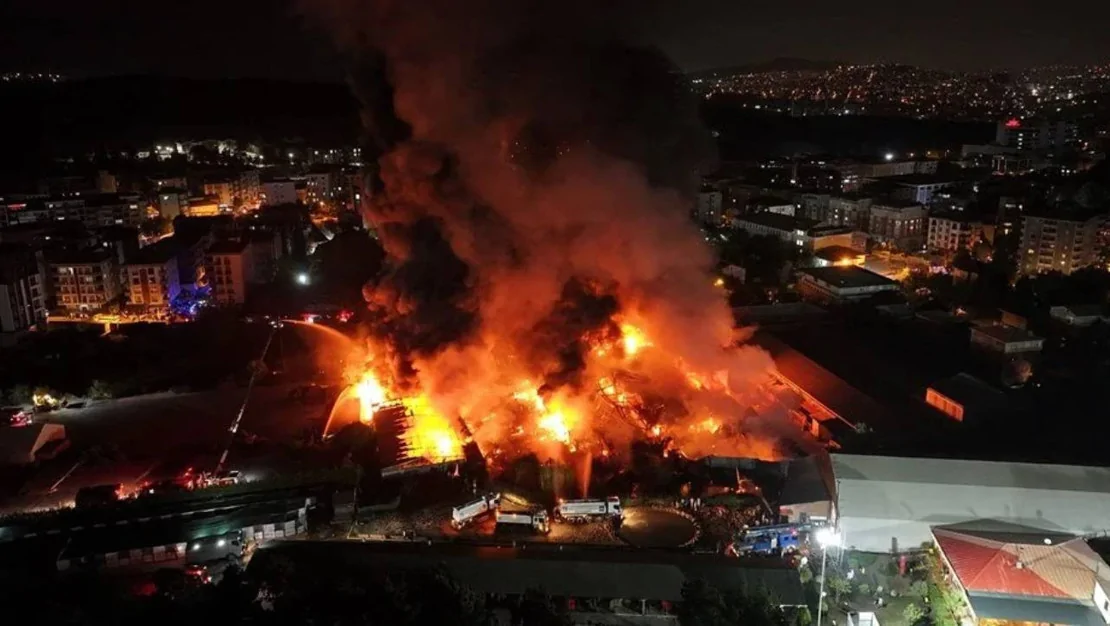 cekmekoy-de-yangin-cikti-itfaiye-geldi