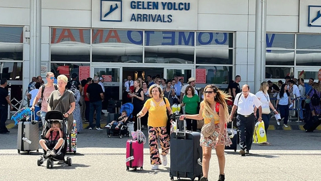 antalya-2025-te-rekor-ziyaretci-sayisina-ulasti