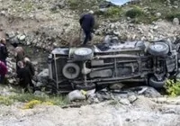 kamyonet-sarampole-devrildi-1-olu-5-yarali