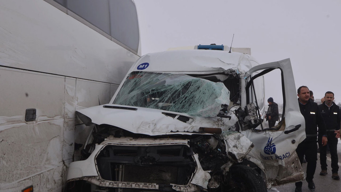 erzurum-daki-kazada-11-arac-karisti-20-yarali