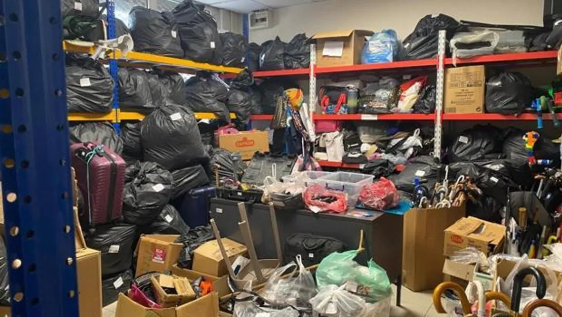 kayip-esya-burosu-nda-unutulan-esyalar-bekleniyor