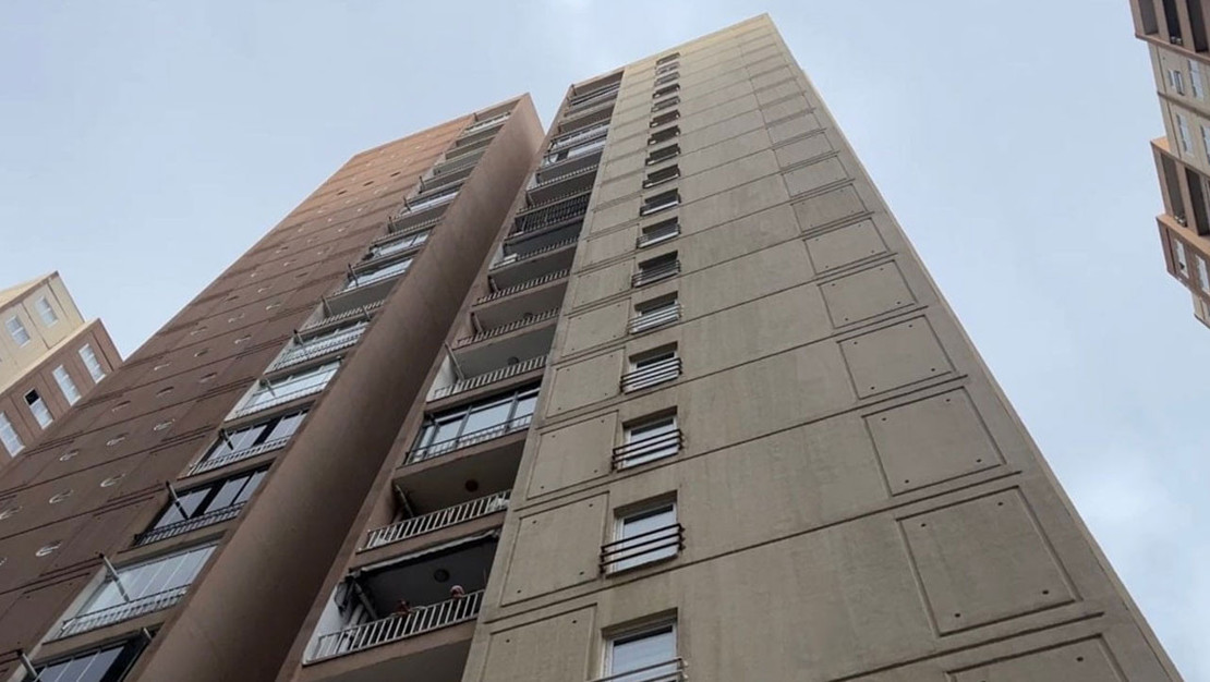 kiralik-daire-gezisi-faciasi-17-nci-kattan-dustu