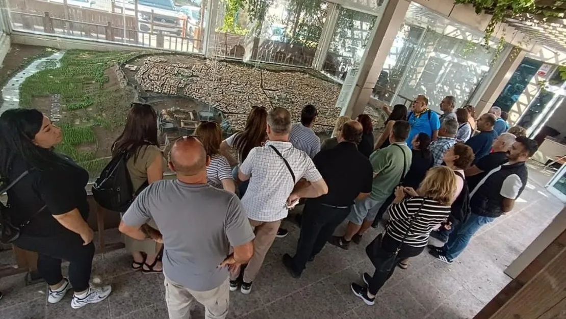 diyarbakir-da-sur-maketine-yogun-ilgi