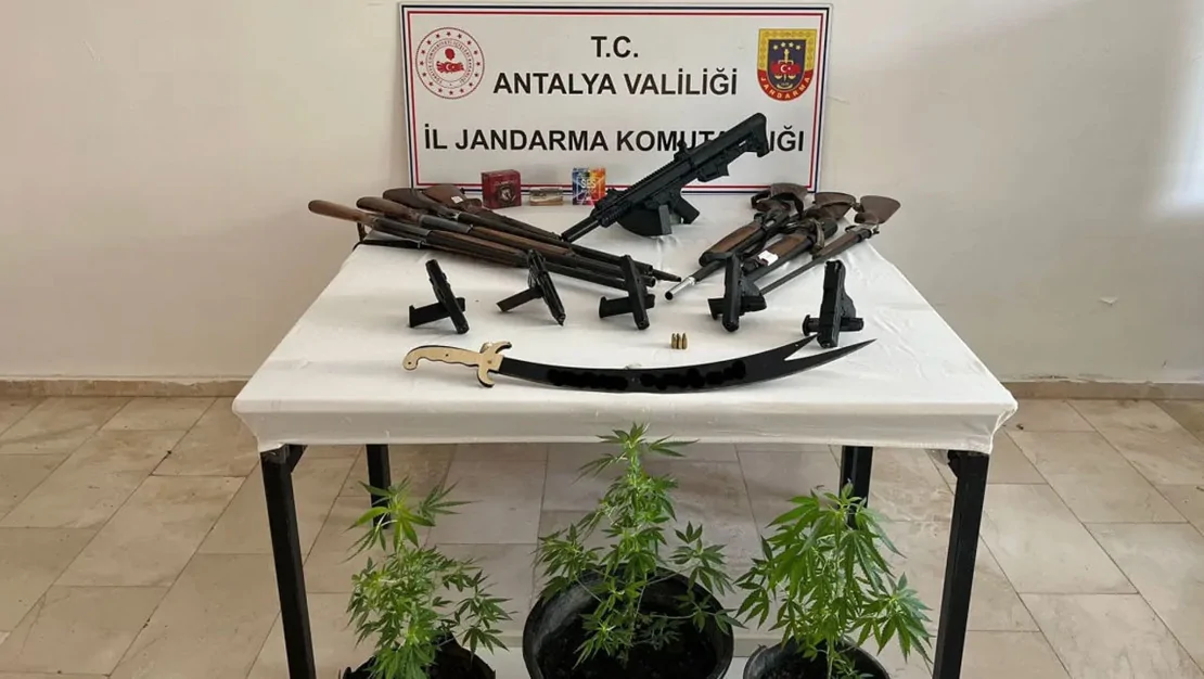 antalya-da-silah-kacakcilarina-operasyon-yapildi