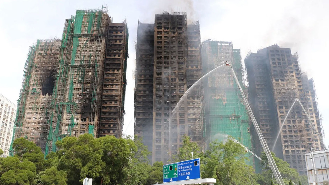 hong-kong-daki-yanginda-can-kaybi-83-e-yukseldi