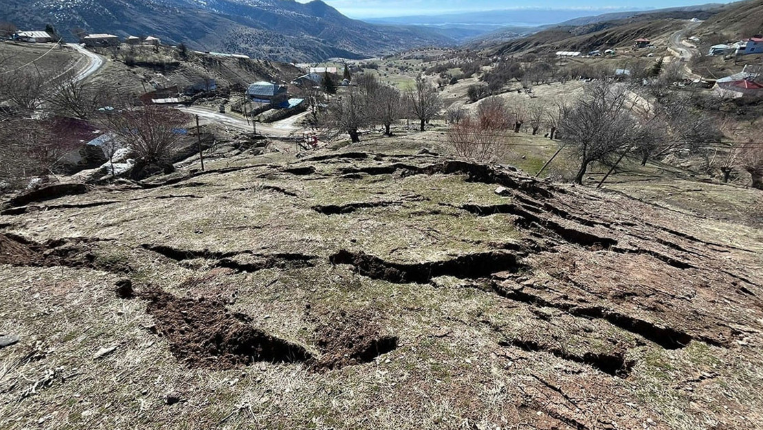 toratli-koyu-ndeki-zemin-hareketliligi-devam-ediyor